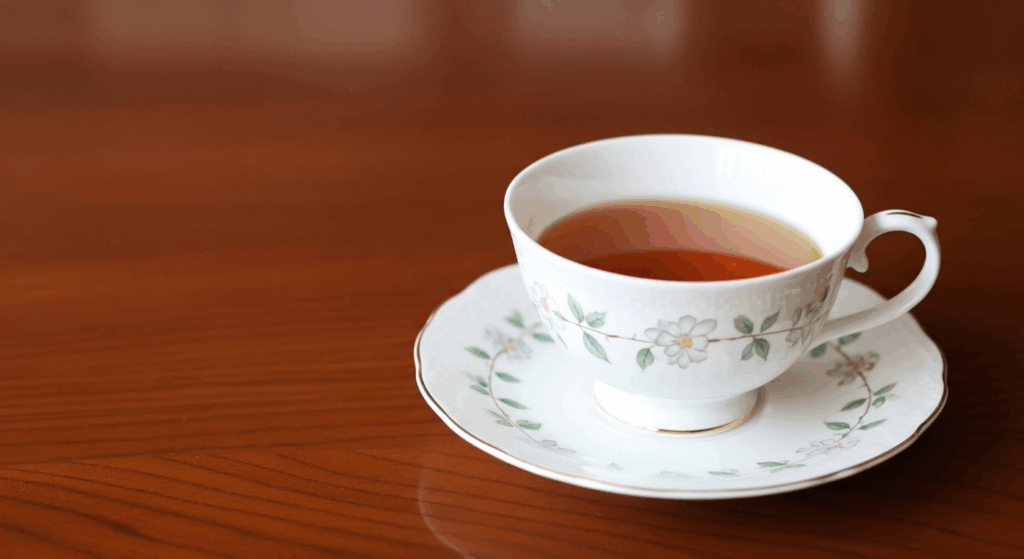 紅茶の入ったカップ