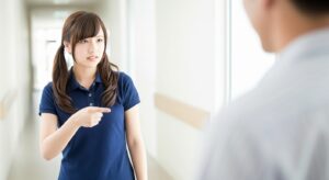 女性の介護職員の画像