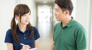 男性介護職員と女性介護職員