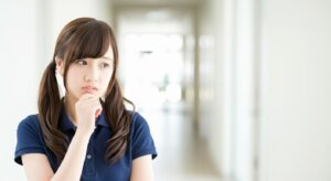 女性の介護職員の画像