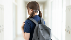女性の介護職員の画像