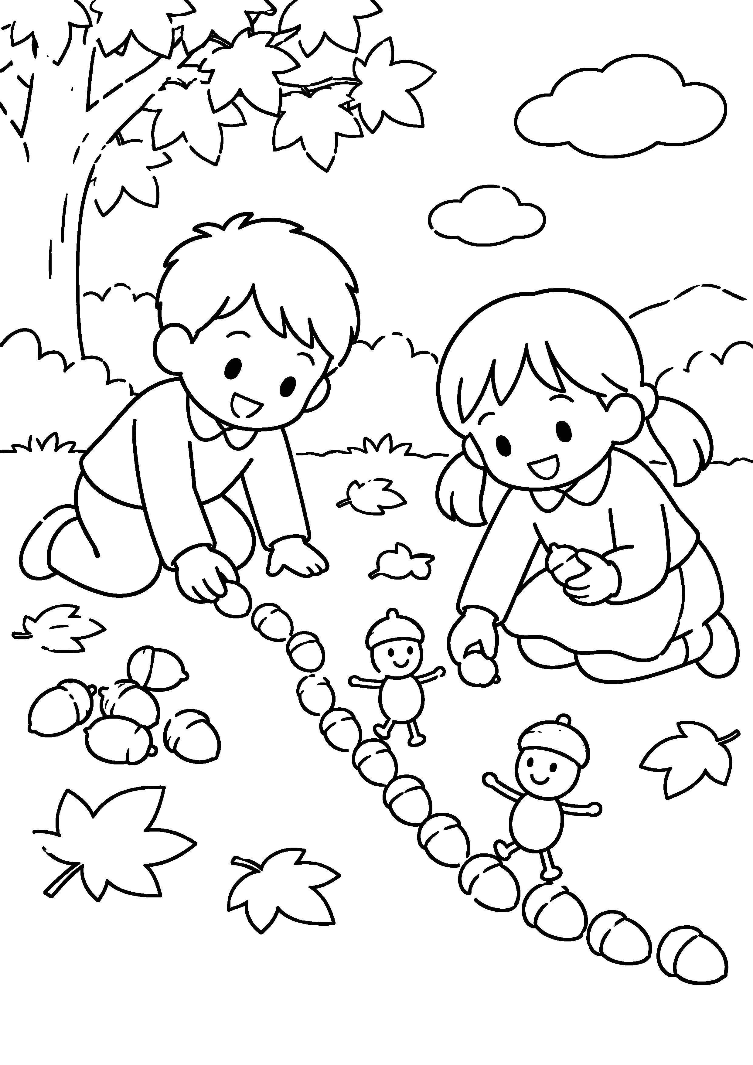 秋の庭で、子ども二人が地面にどんぐりを一列に並べ、木の実の人形が歩く道を作っている様子を、太く見やすい黒線で描いた高齢者向け塗り絵